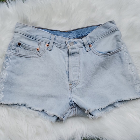 Levis 501 Embroidered Shorts Frayed Hem - Picture 2 of 8